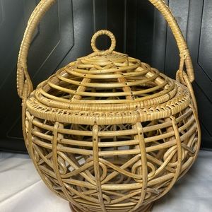 Rattan wicker basket with handle and lid